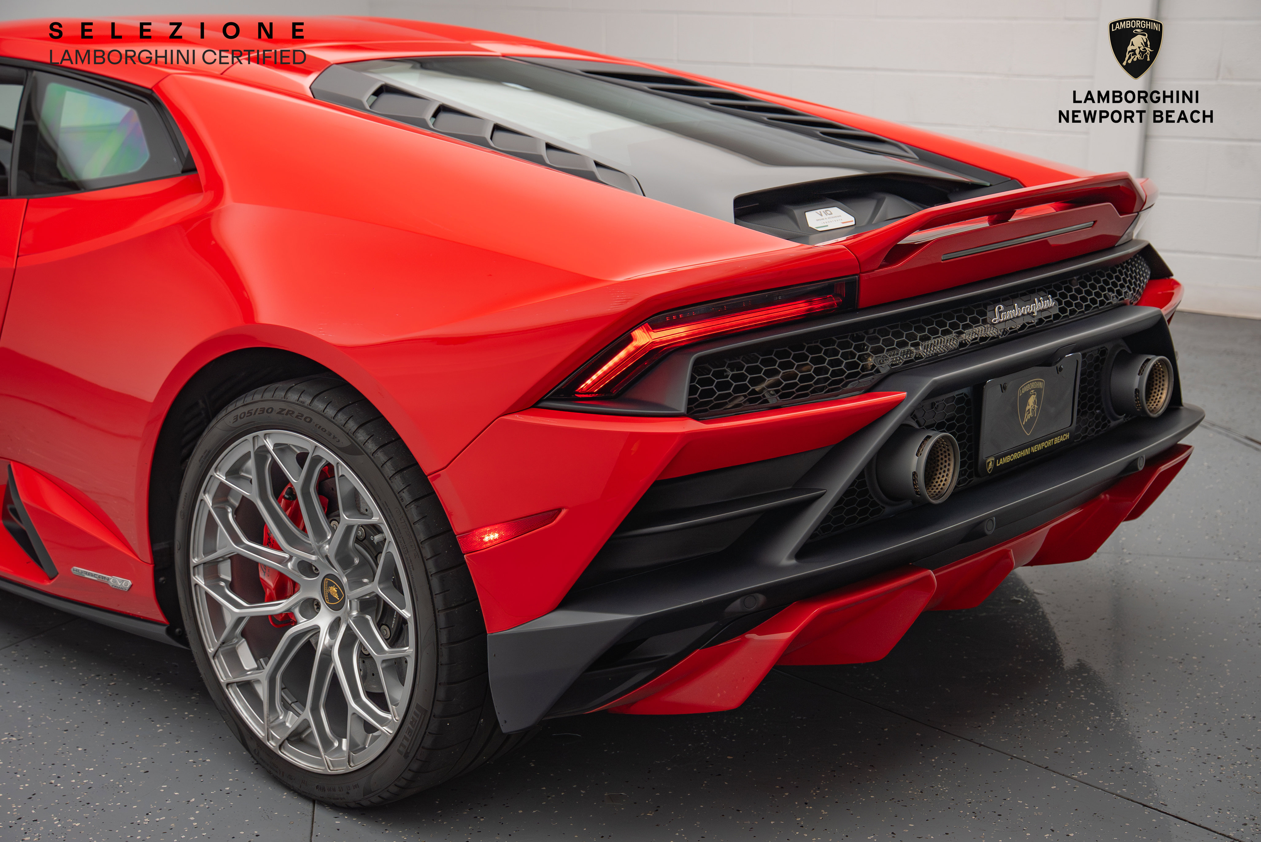 Used 2022 Lamborghini Huracan EVO image 13