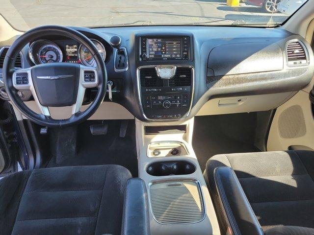 Used 2014 Chrysler Town & Country Touring image 16