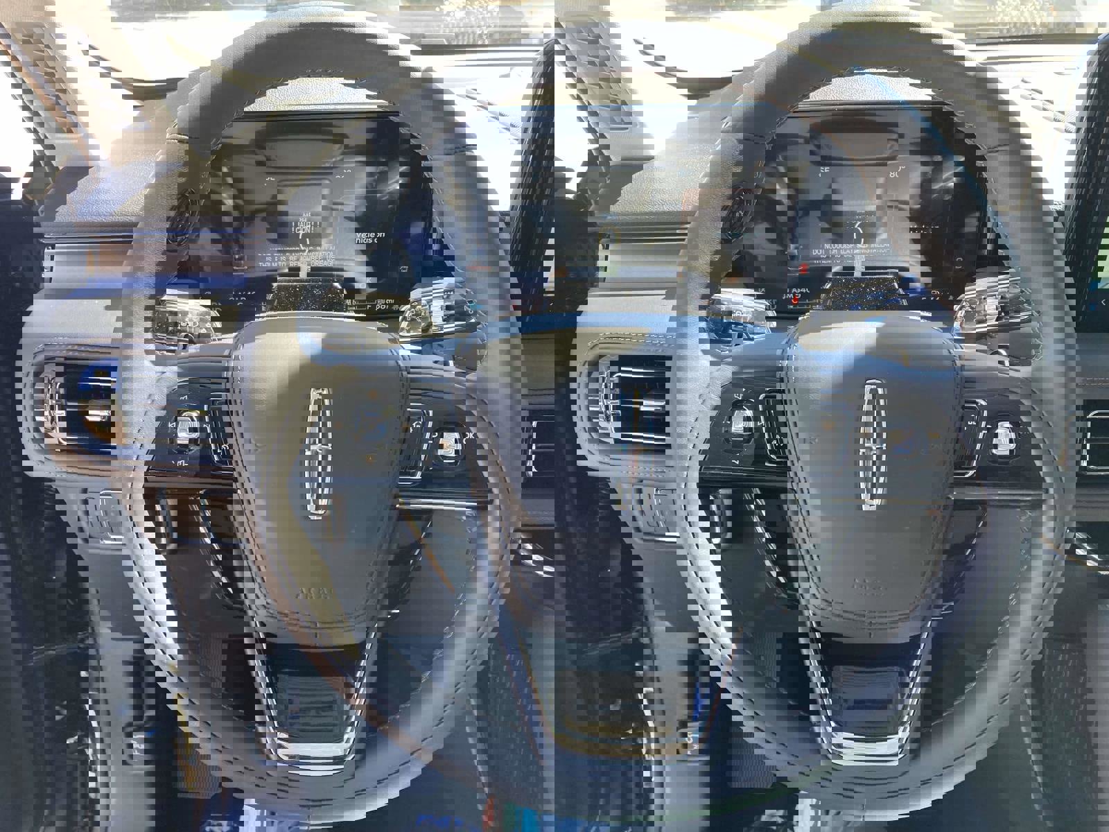 New 2025 Lincoln Aviator AWD w/ Equipment Group 101A image 30