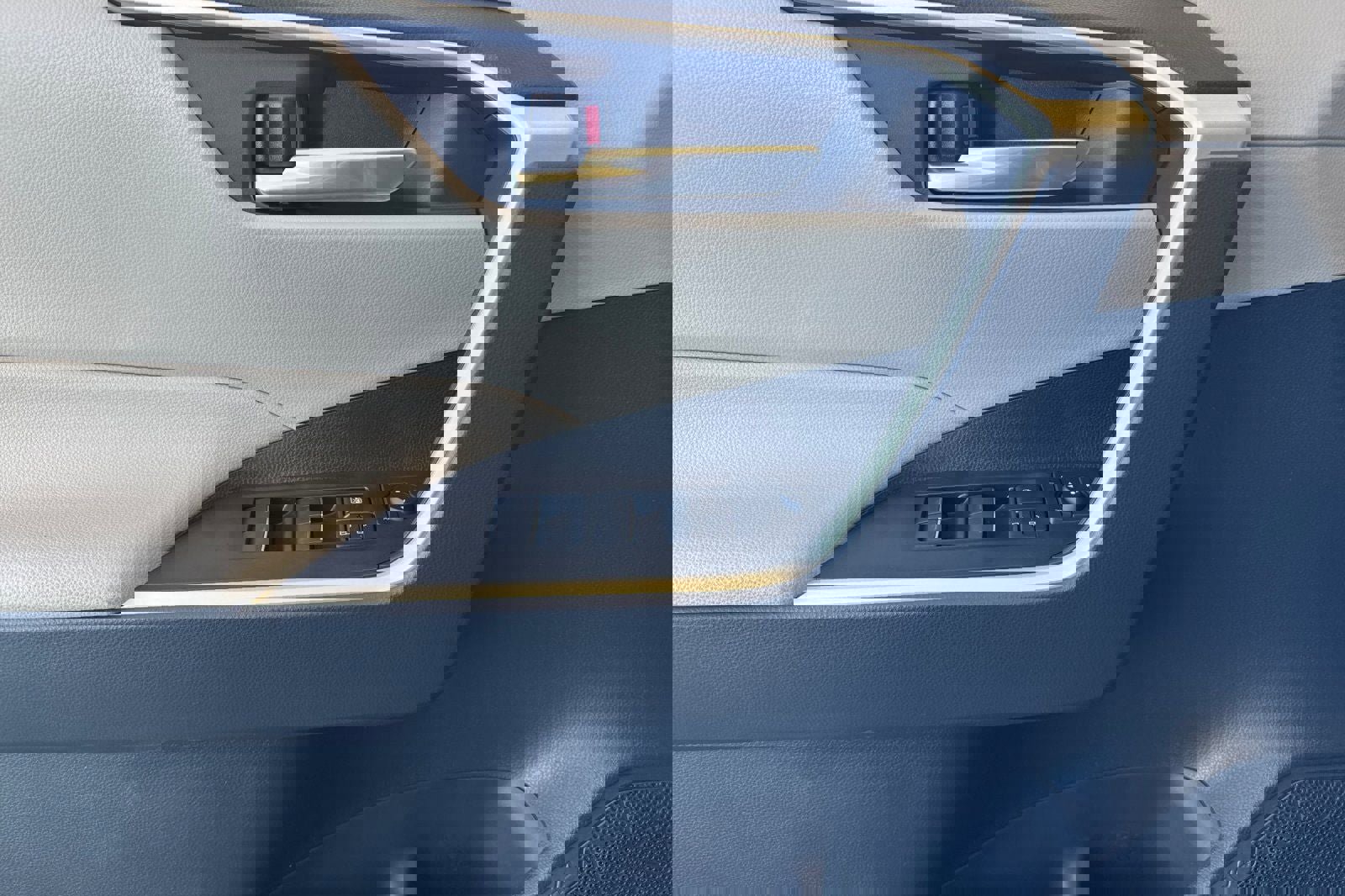 New 2025 Toyota RAV4 XLE image 12