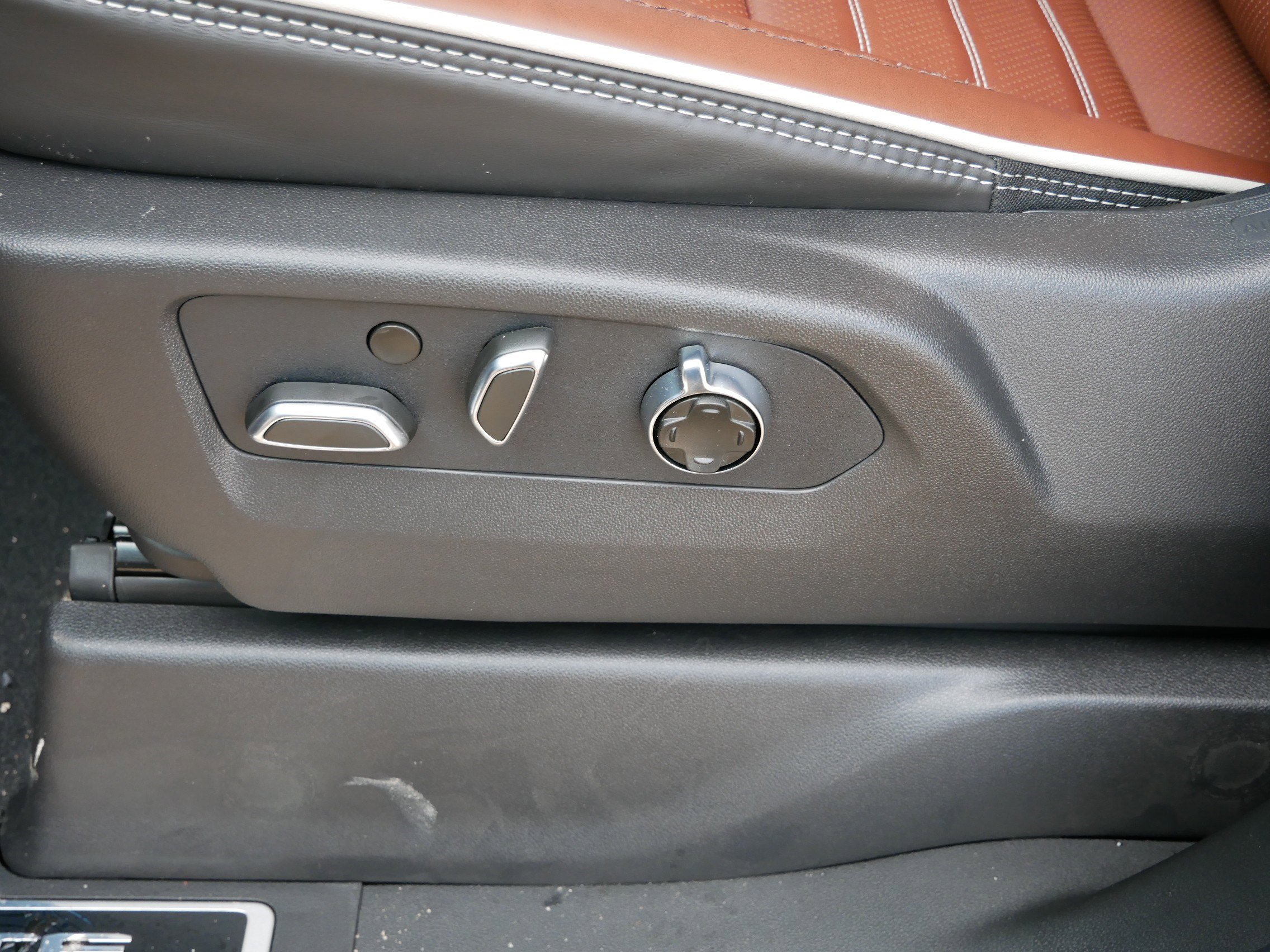 New 2026 GMC Sierra 2500 Denali Ultimate w/ Max Trailering Package image 17