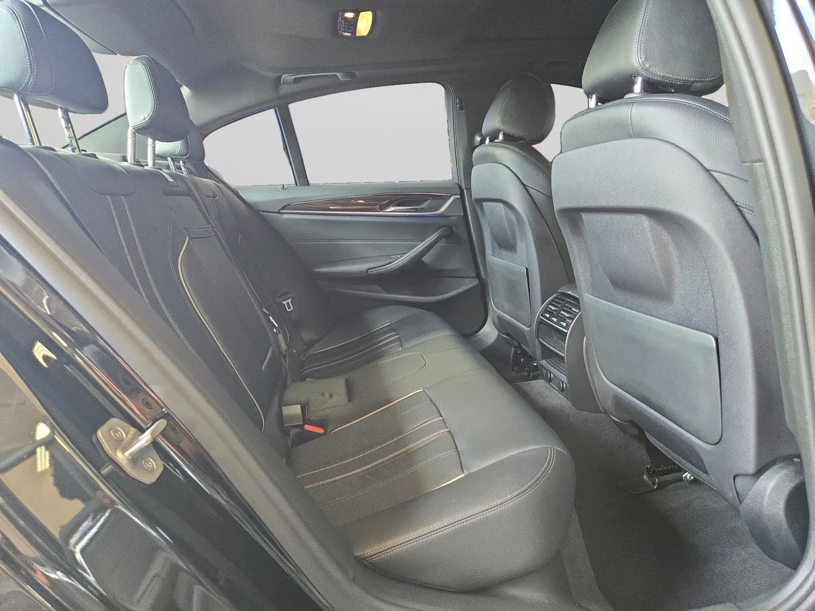 Used 2018 BMW 530i xDrive AWD/4WD image 33