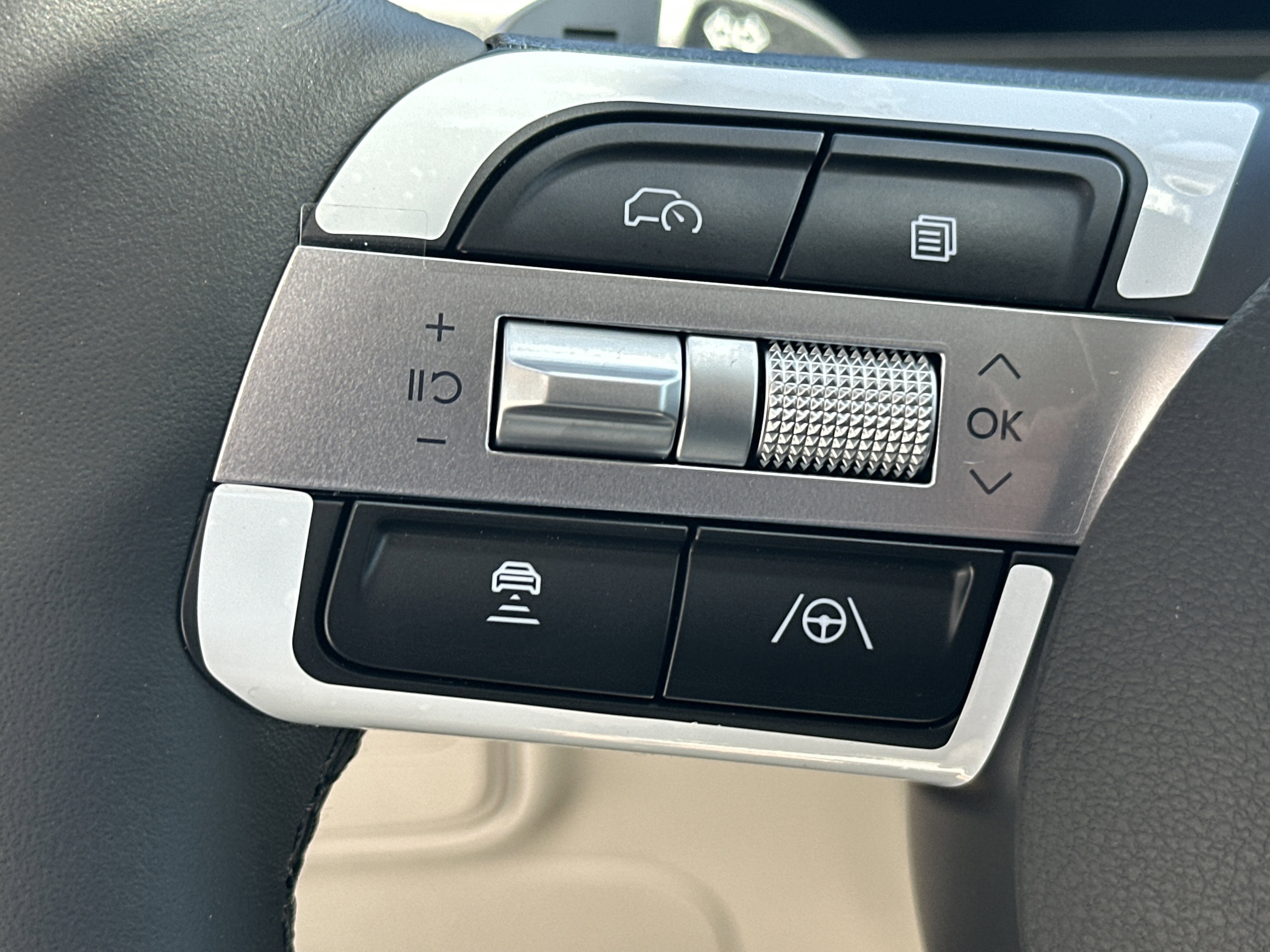 New 2026 Hyundai Tucson Limited FWD image 24