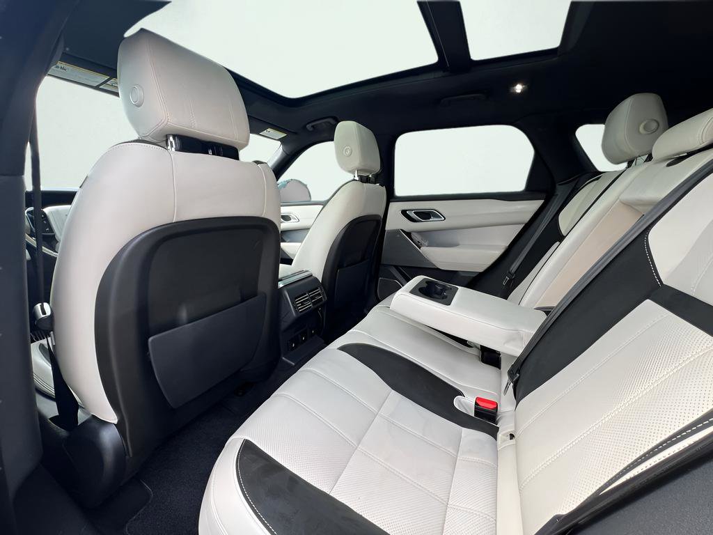 Used 2019 Land Rover Range Rover Velar R-Dynamic SE image 18