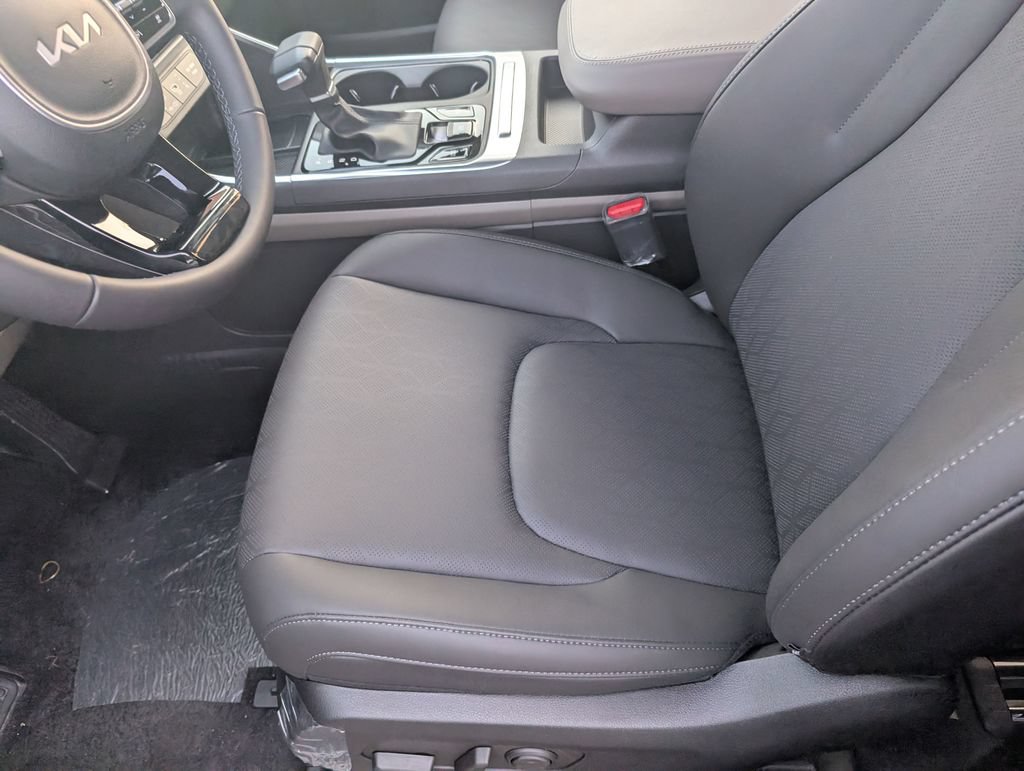 New 2026 Kia Carnival EX FWD image 19