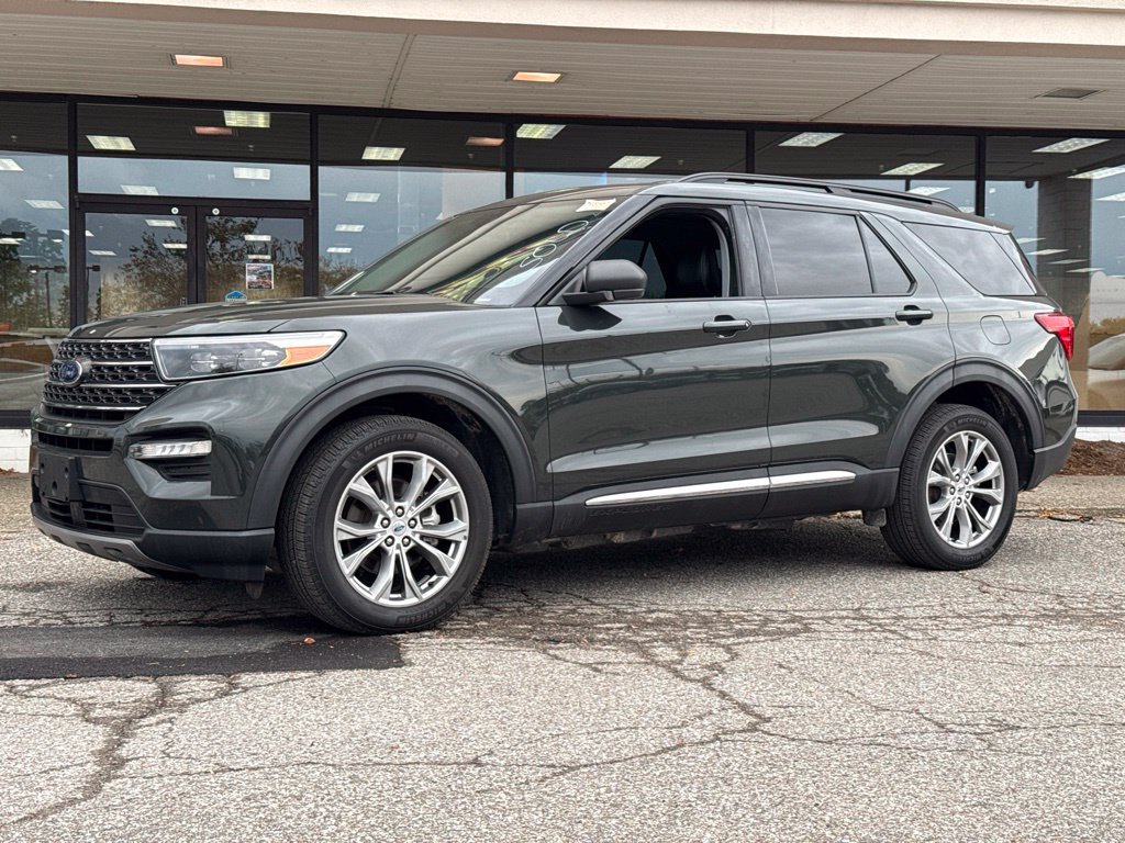 Used 2022 Ford Explorer XLT w/ Equipment Group 202A AWD/4WD image 2