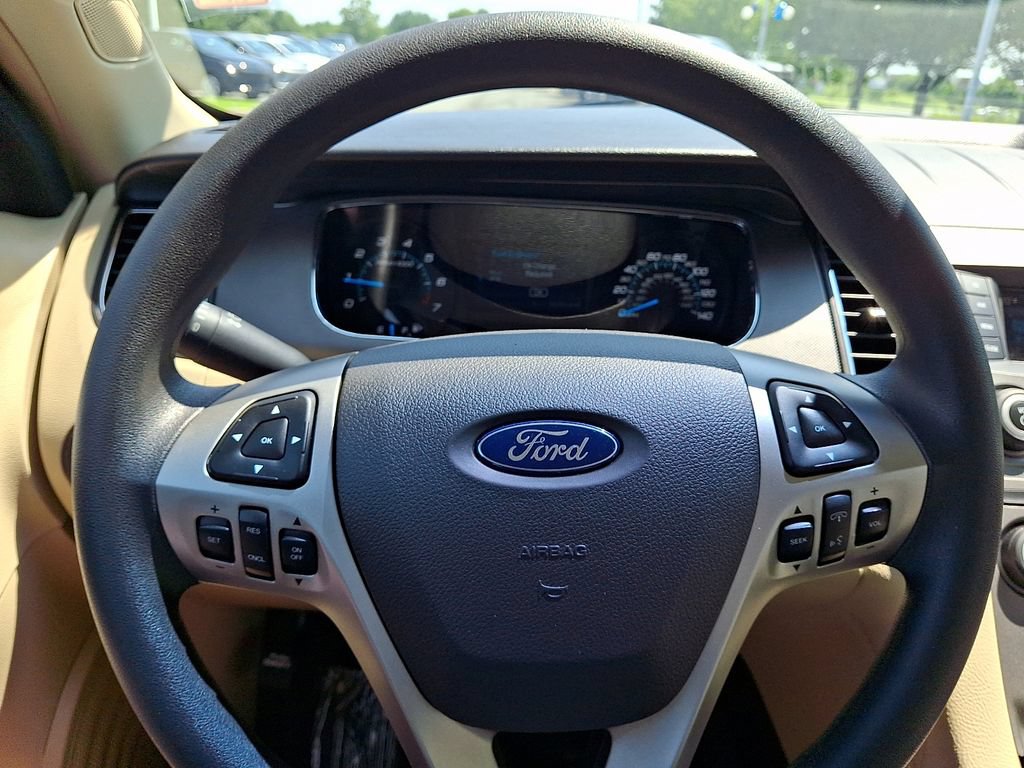 Used 2017 Ford Taurus SE FWD image 18