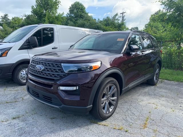 Used 2023 Ford Explorer XLT w/ Equipment Group 202A AWD/4WD image 4