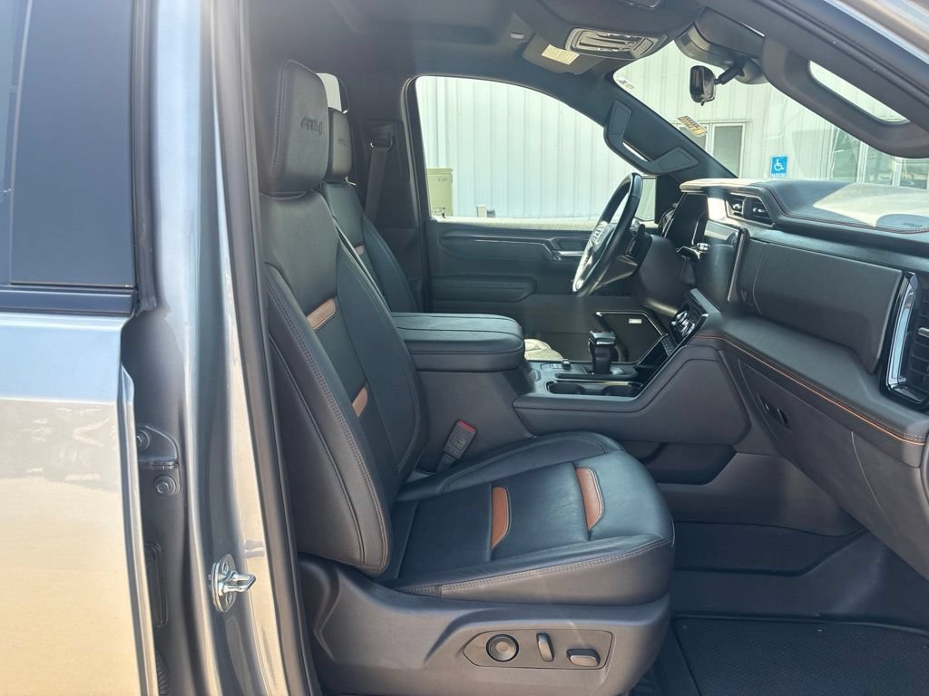 Used 2025 GMC Sierra 1500 AT4 w/ Technology Package AWD/4WD image 25