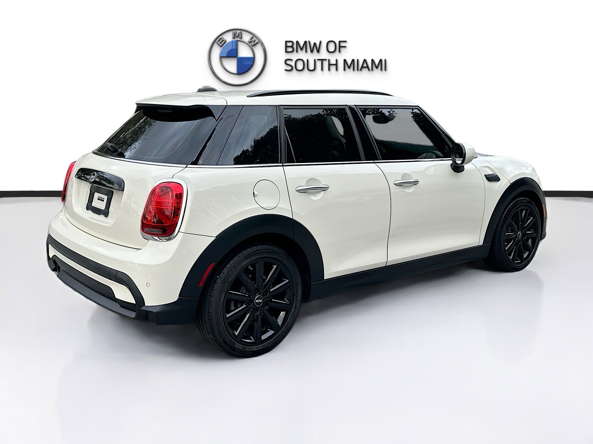 Used 2022 MINI Cooper 4-Door Hardtop image 7