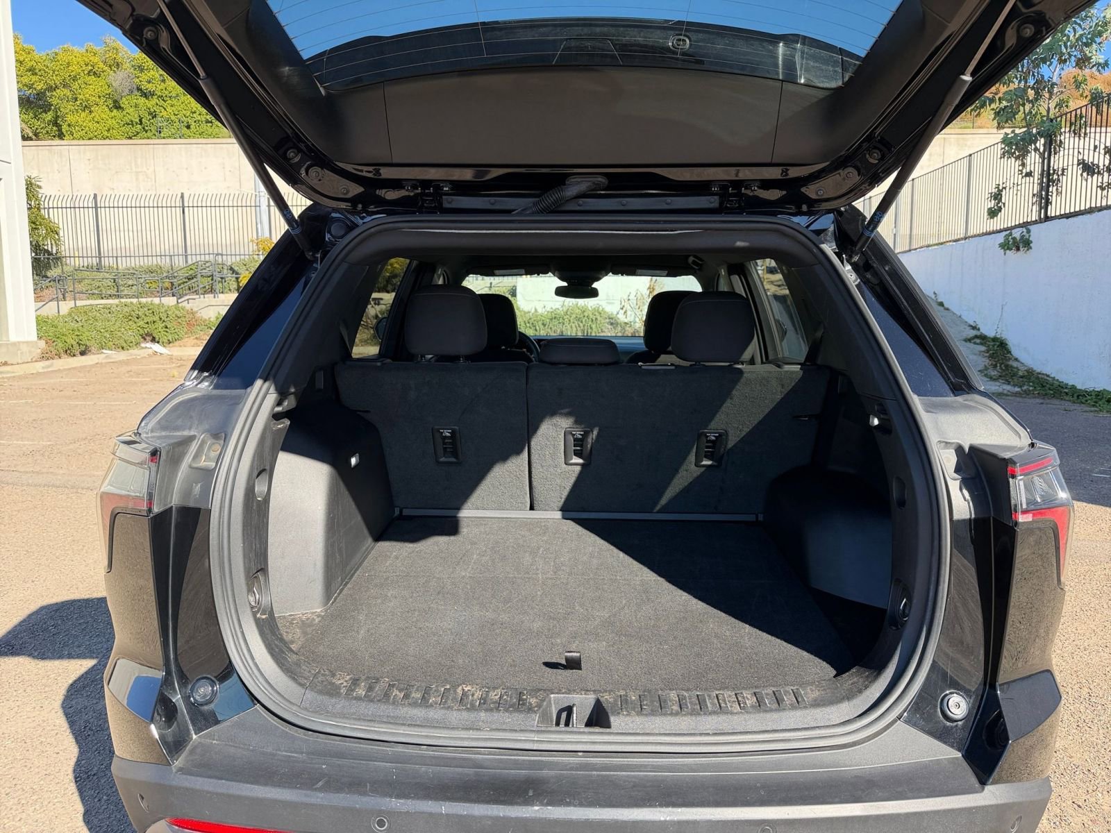 Used 2025 Chevrolet Equinox LT image 30