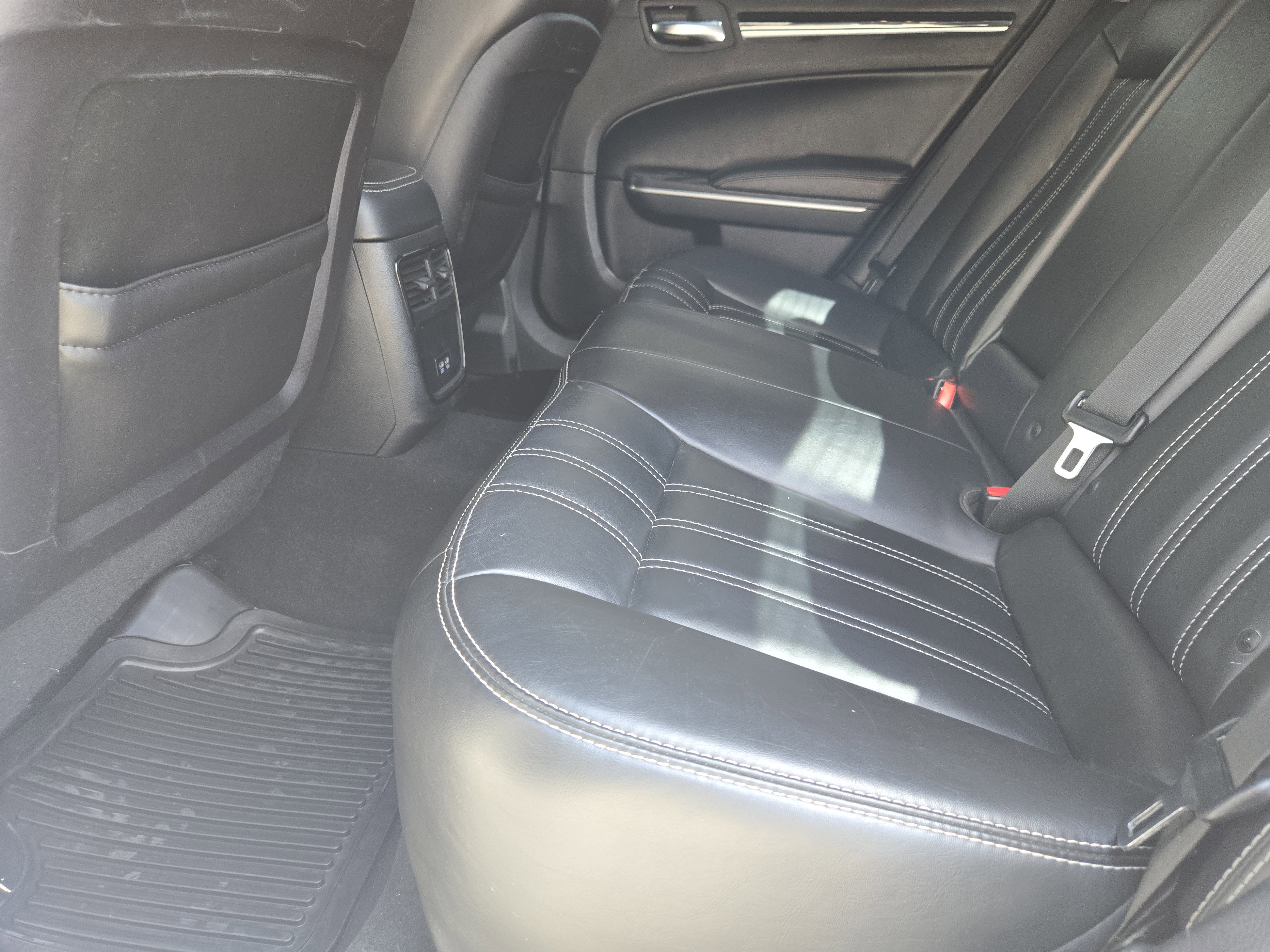 Used 2019 Chrysler 300 S image 29