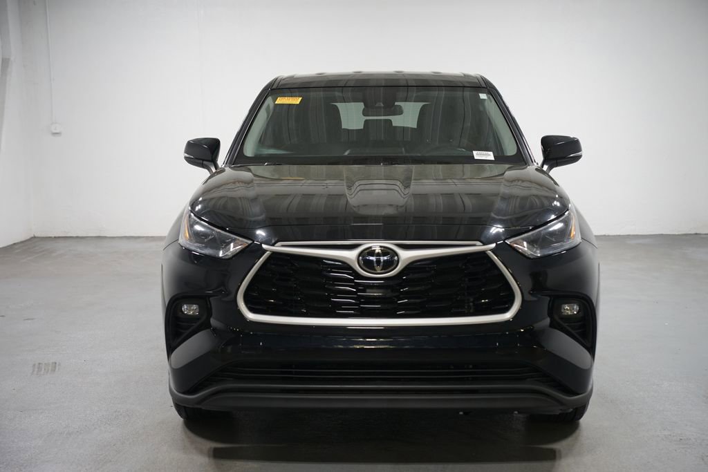 Certified 2024 Toyota Highlander LE image 2