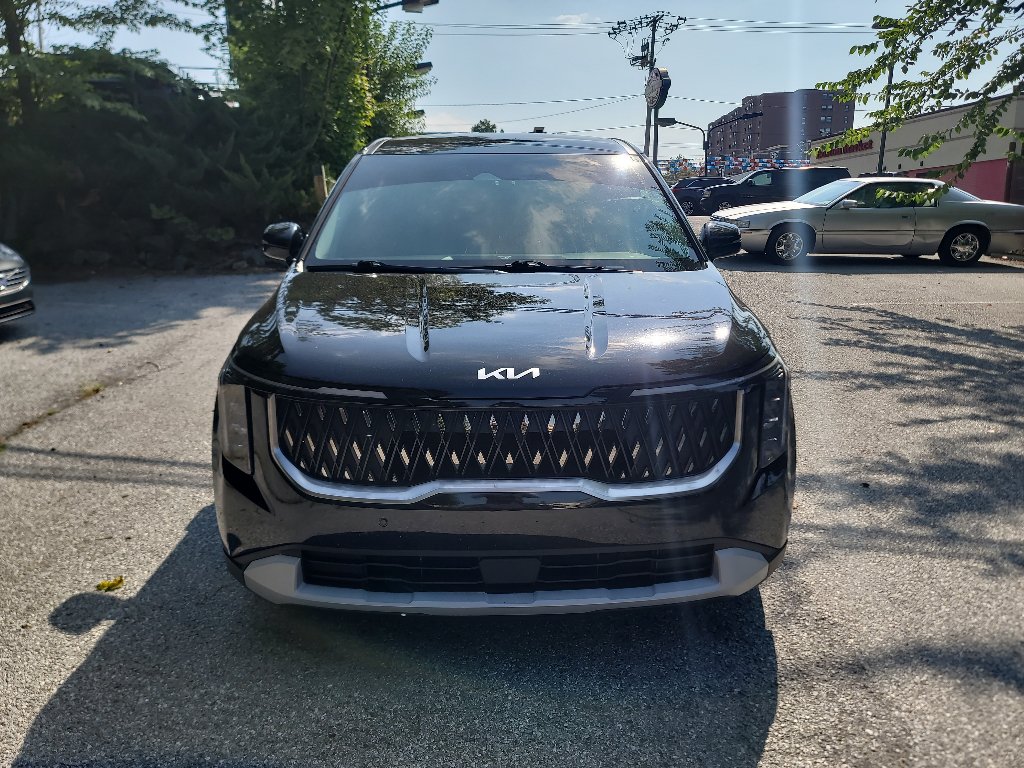 Used 2025 Kia Carnival FWD image 4