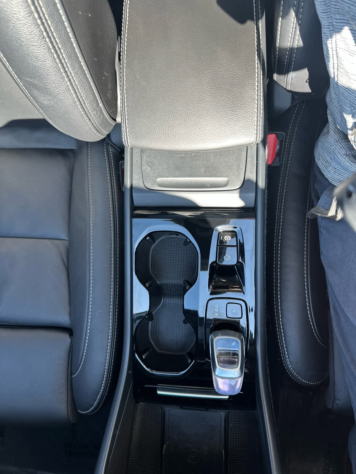 Used 2023 Volvo XC40 B5 Plus w/ Protection Package Premier image 21