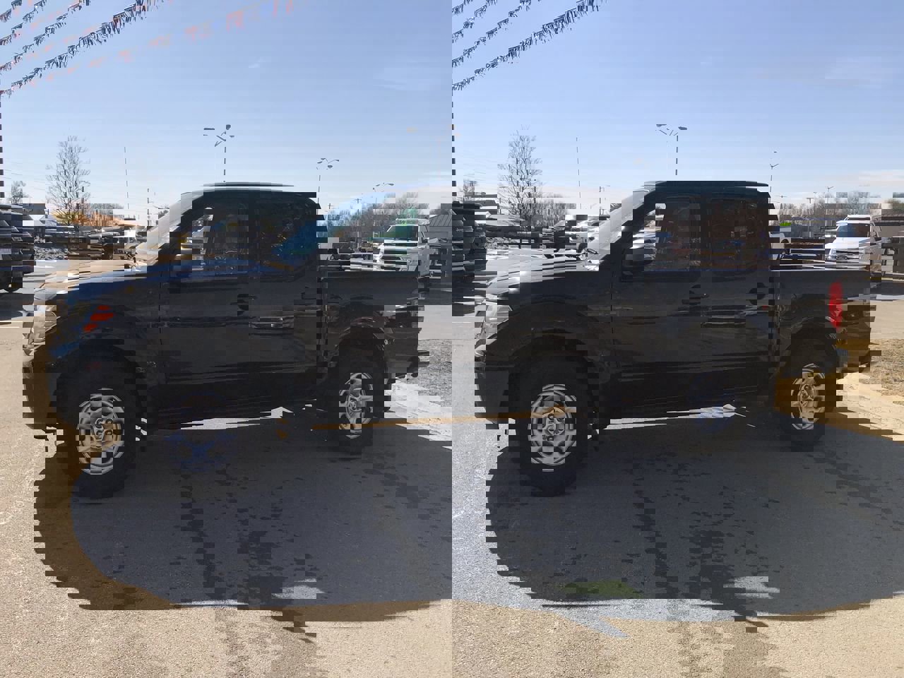 Used 2019 Nissan Frontier S image 3