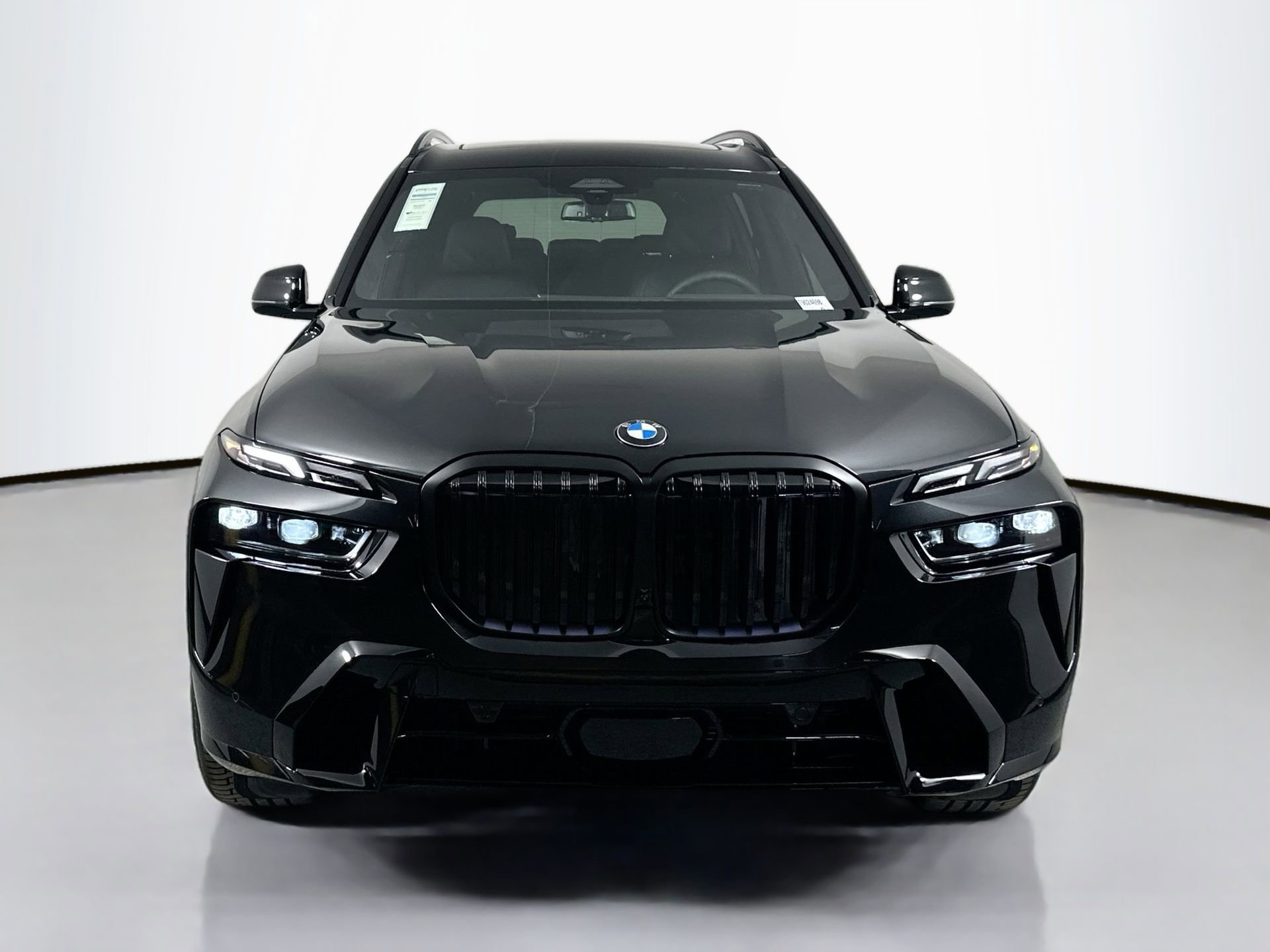 Certified 2026 BMW X7 xDrive40i w/ M Sport Package image 3
