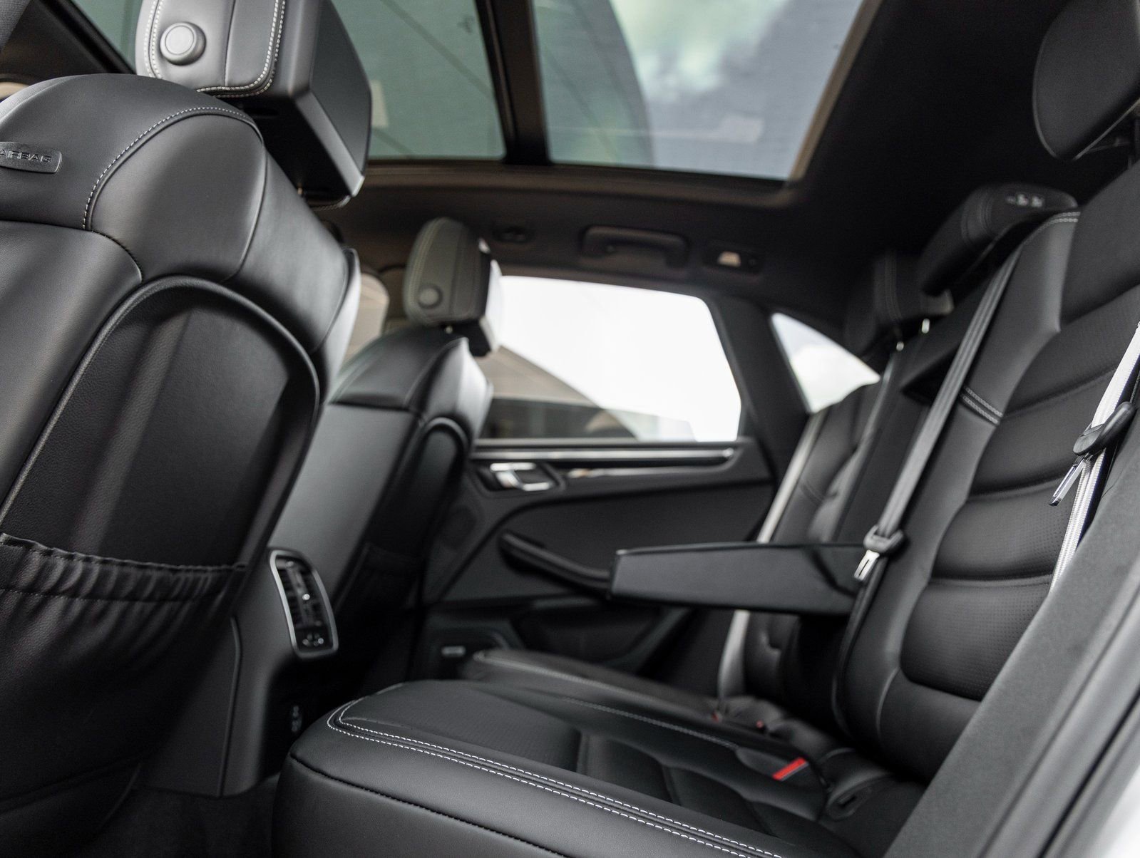 New 2026 Porsche Macan Turbo image 36