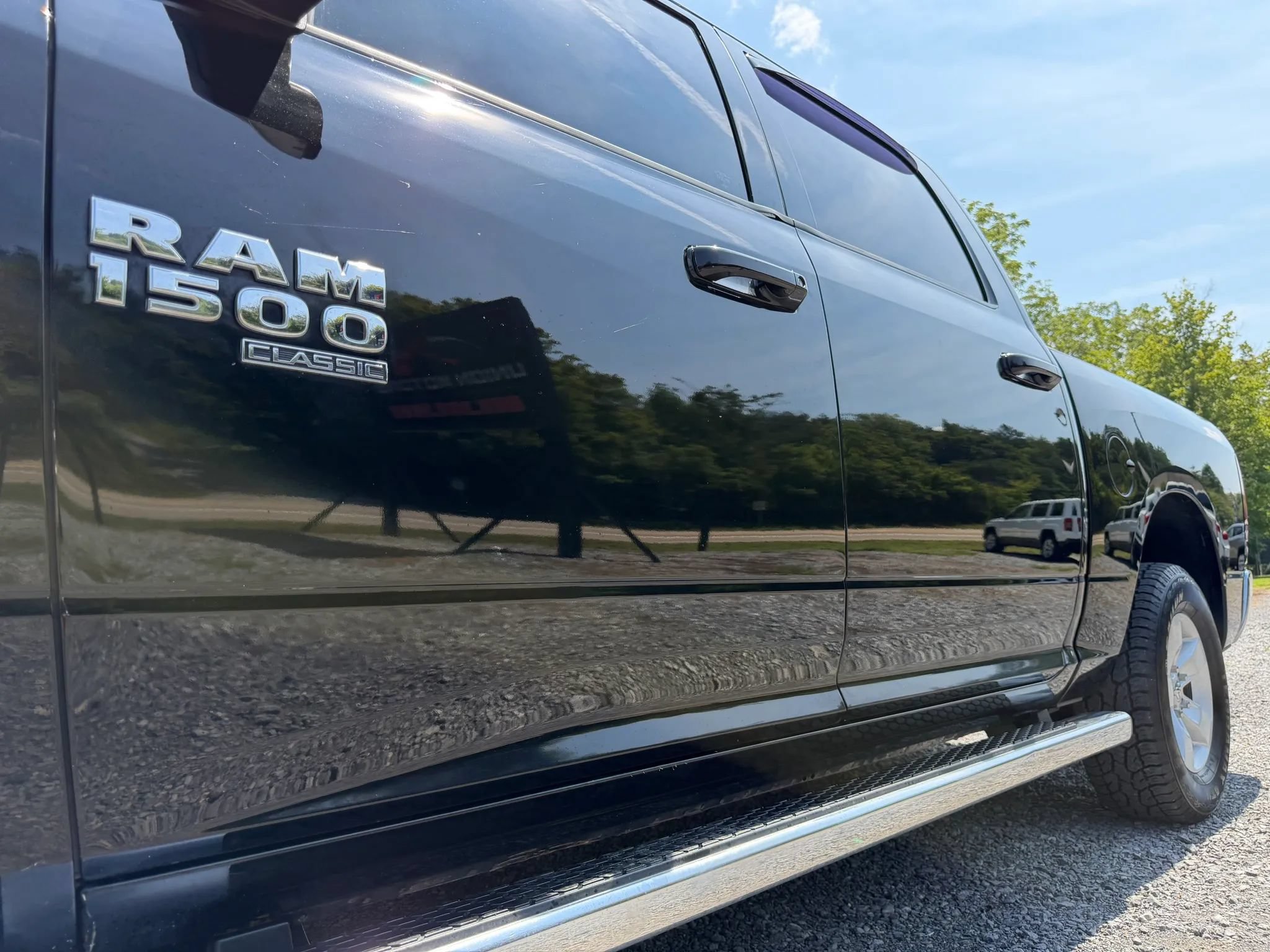 Used 2020 RAM 1500 Classic SLT w/ Luxury Group AWD/4WD image 10