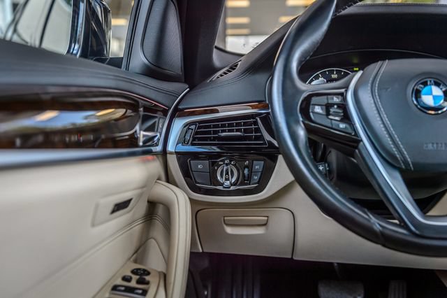 Used 2017 BMW 540i RWD image 27