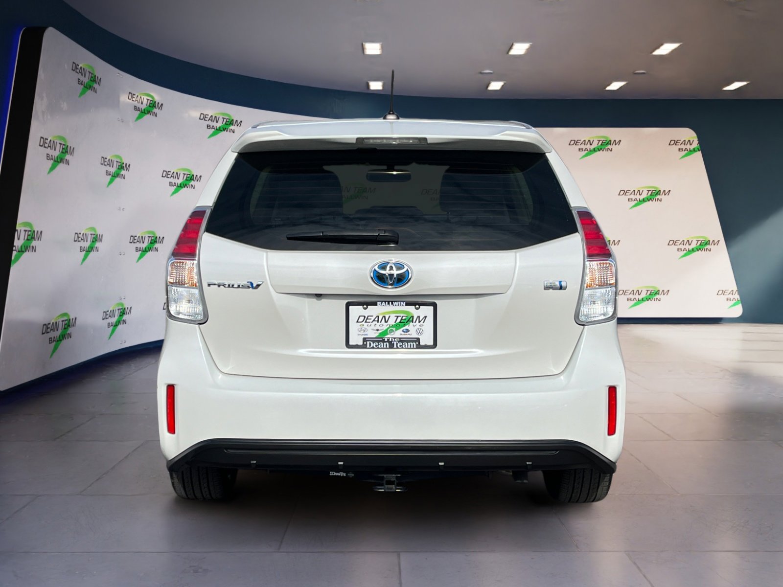 Used 2017 Toyota Prius V Five image 7