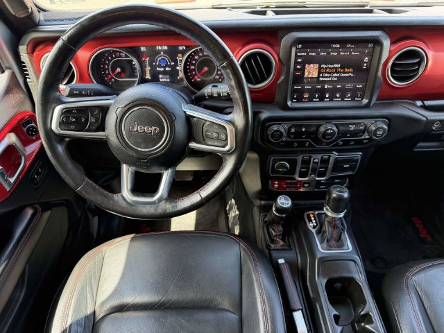 Used 2018 Jeep Wrangler Unlimited Rubicon w/ Dual Top Group AWD/4WD image 3