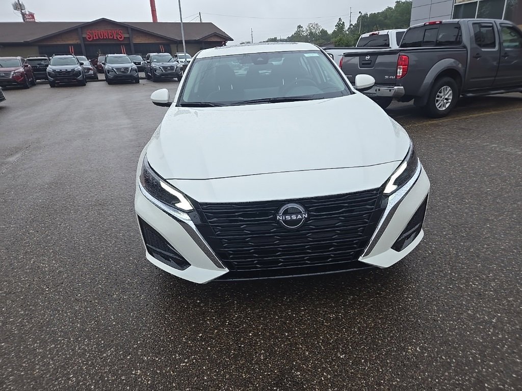 New 2025 Nissan Altima 2.5 SV image 2