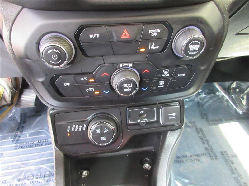 Used 2021 Jeep Renegade Trailhawk w/ Trailer Tow Group image 17