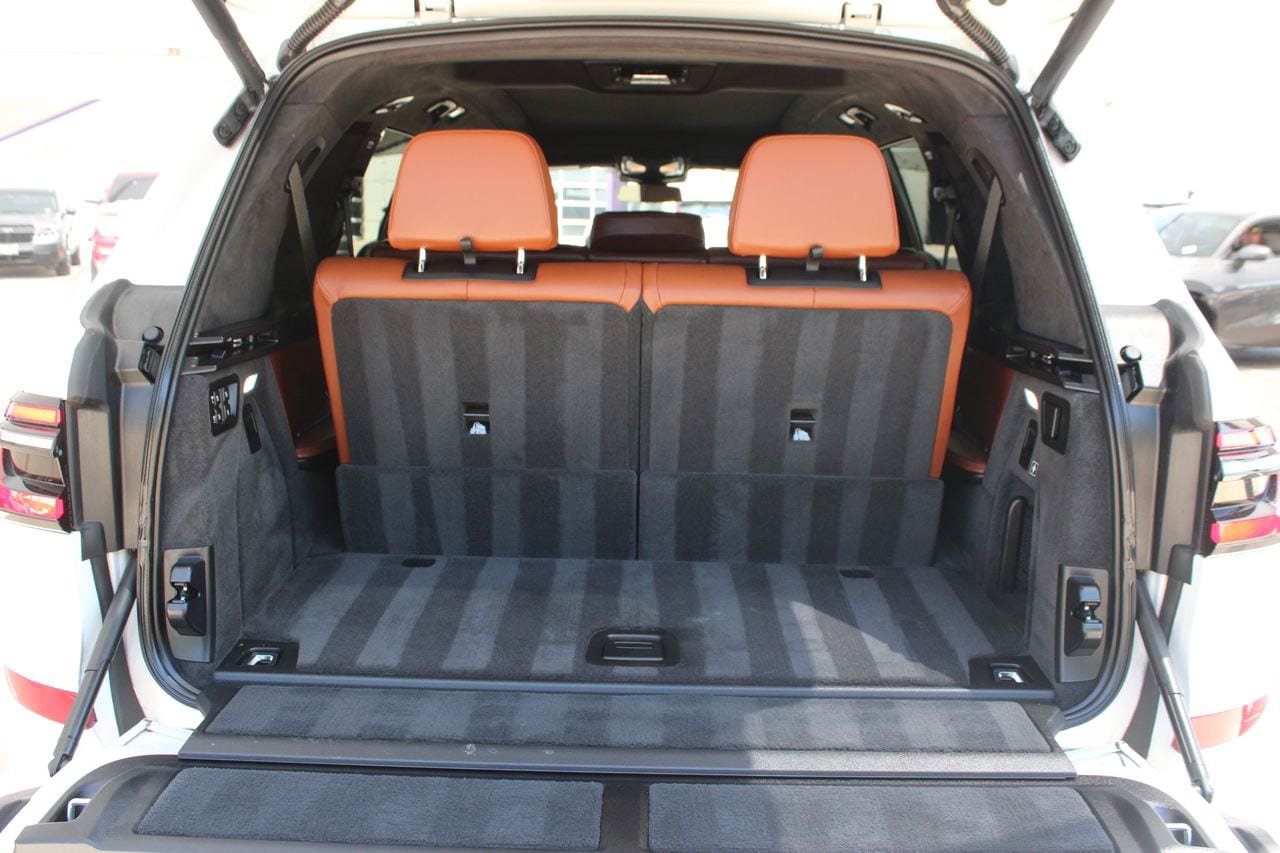 Used 2025 BMW X7 M60i AWD/4WD image 4