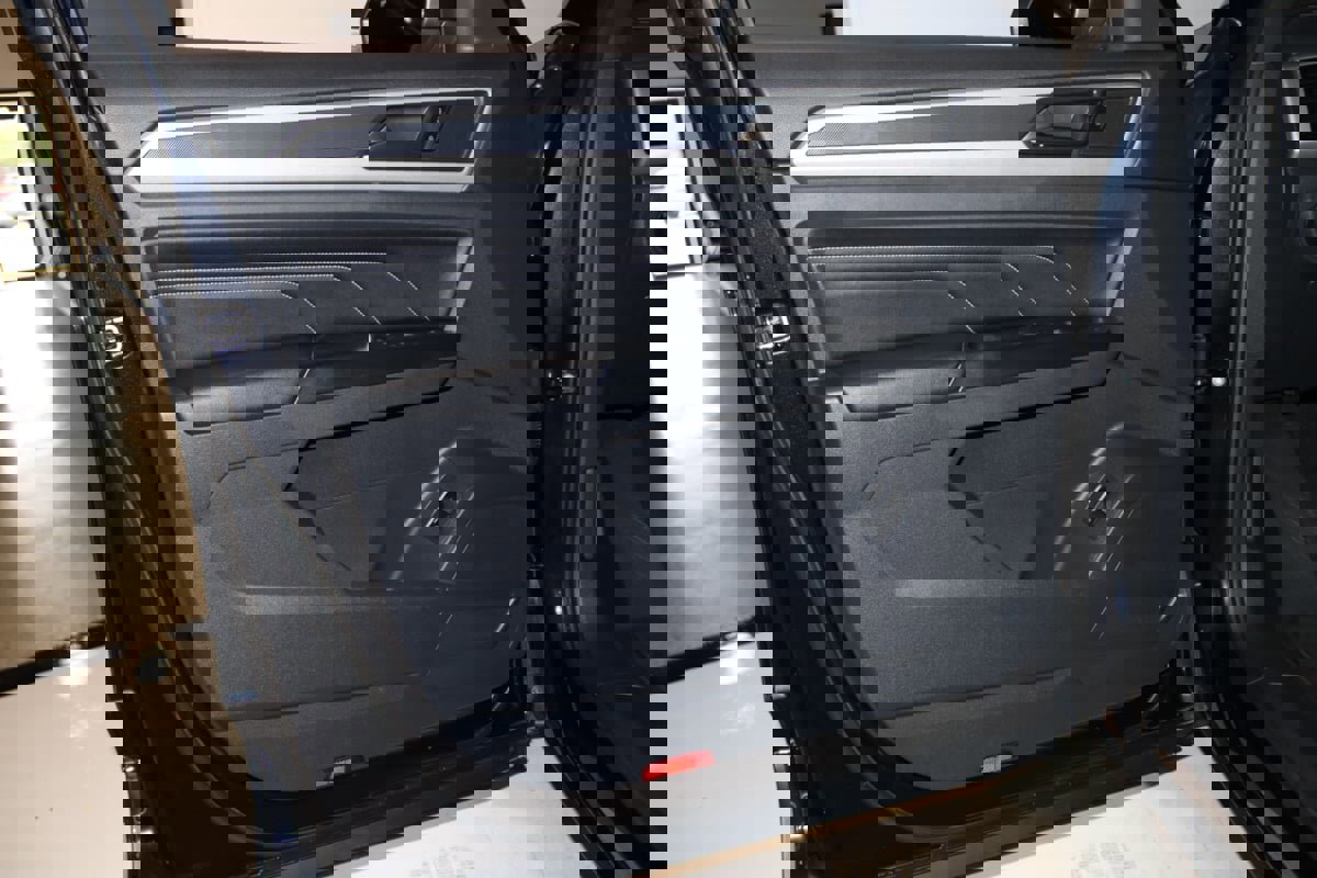 Used 2020 Volkswagen Atlas Cross Sport SEL image 31