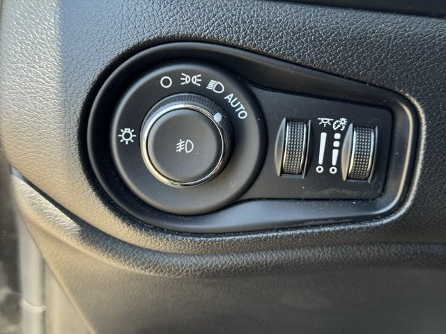 Used 2023 Jeep Renegade Trailhawk AWD/4WD image 24