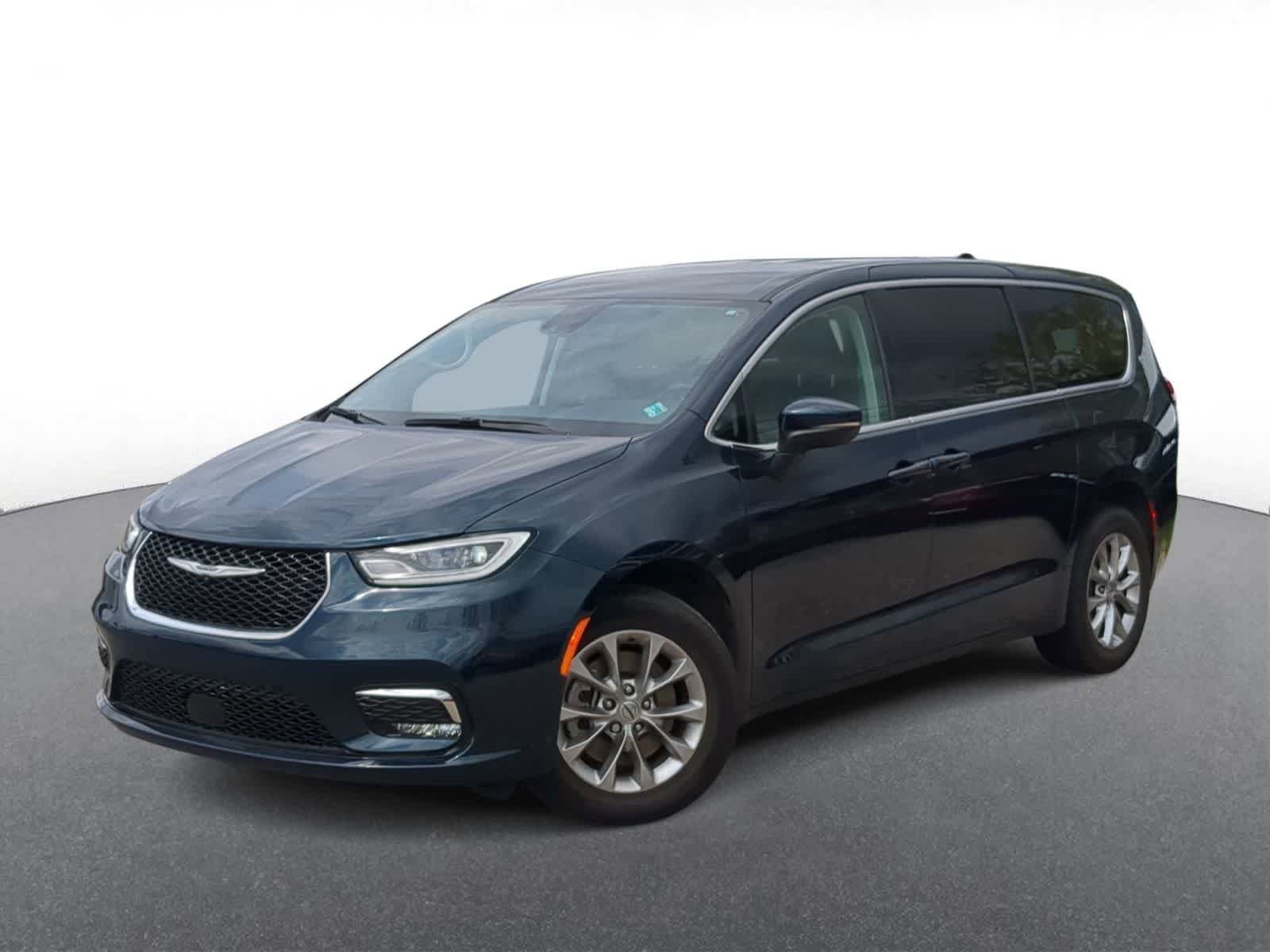 Used 2023 Chrysler Pacifica Touring-L
