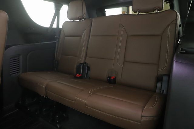 Used 2025 Chevrolet Suburban High Country AWD/4WD image 30
