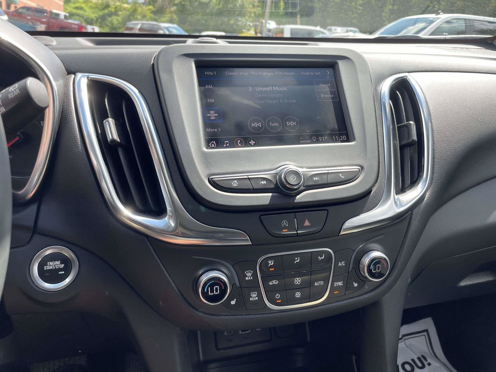 Used 2024 Chevrolet Equinox LT FWD image 12