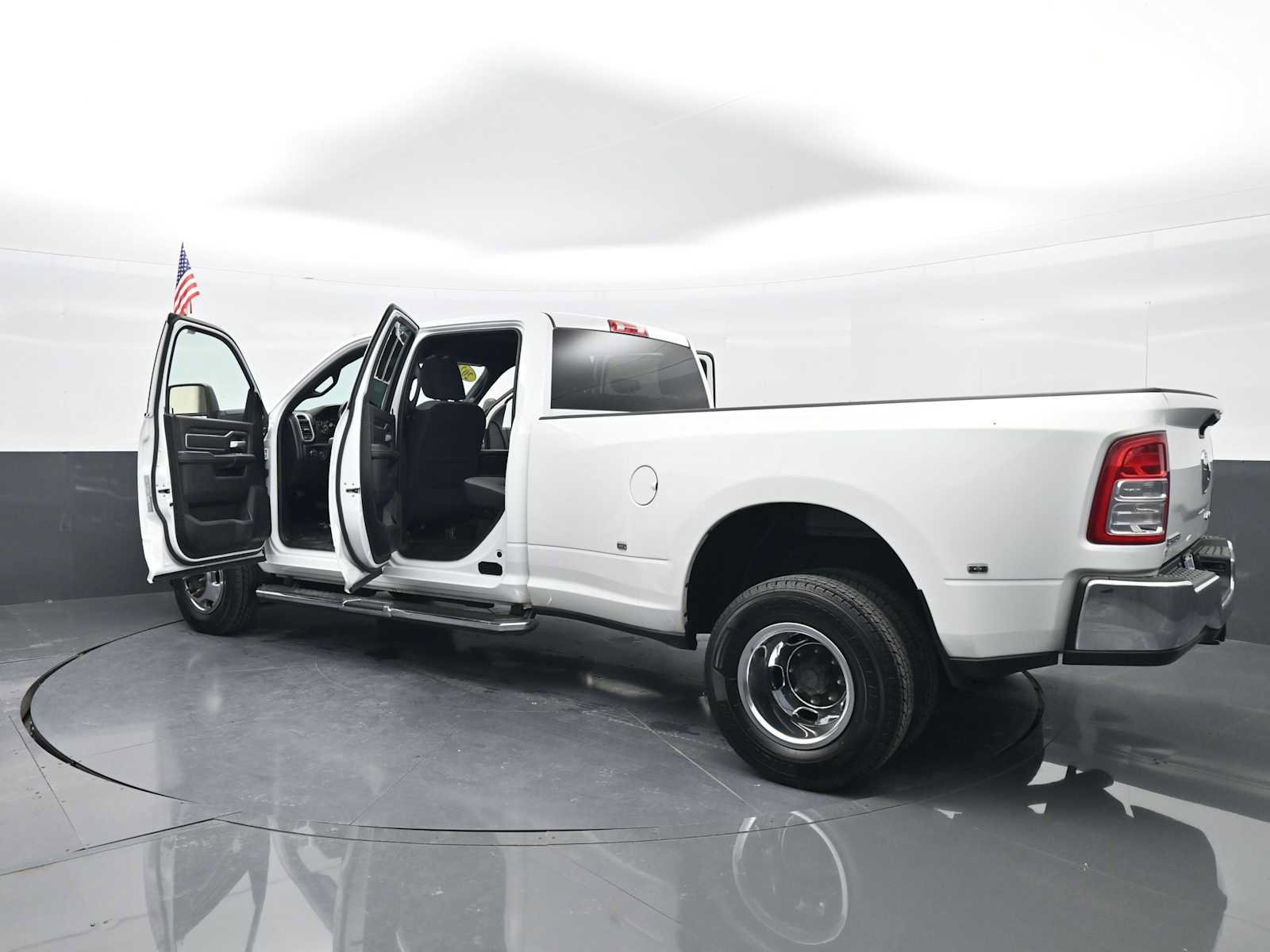 Used 2024 RAM 3500 Big Horn image 40