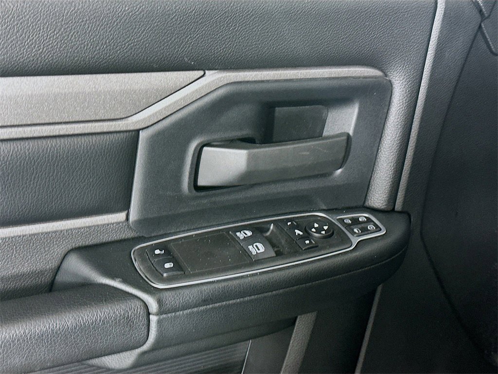 Used 2024 RAM 2500 Tradesman w/ Chrome Appearance Group image 23