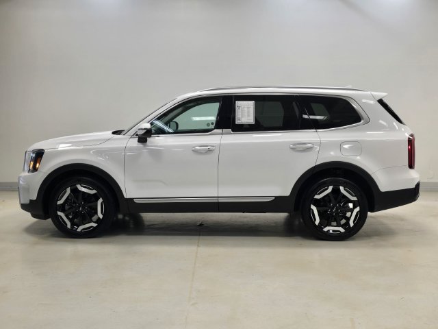 Used 2025 Kia Telluride S FWD image 3