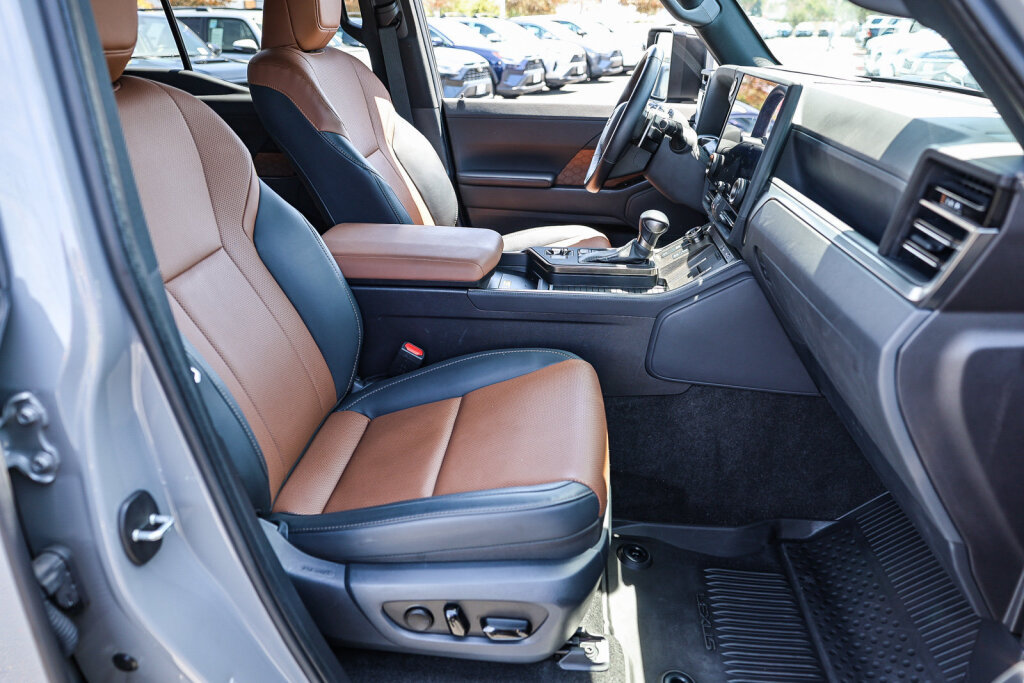 Used 2024 Lexus GX 550 w/ Accessory Package (2T) AWD/4WD image 9