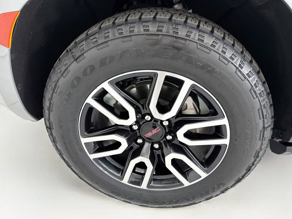 Used 2024 GMC Yukon AT4 w/ Technology Package AWD/4WD image 30