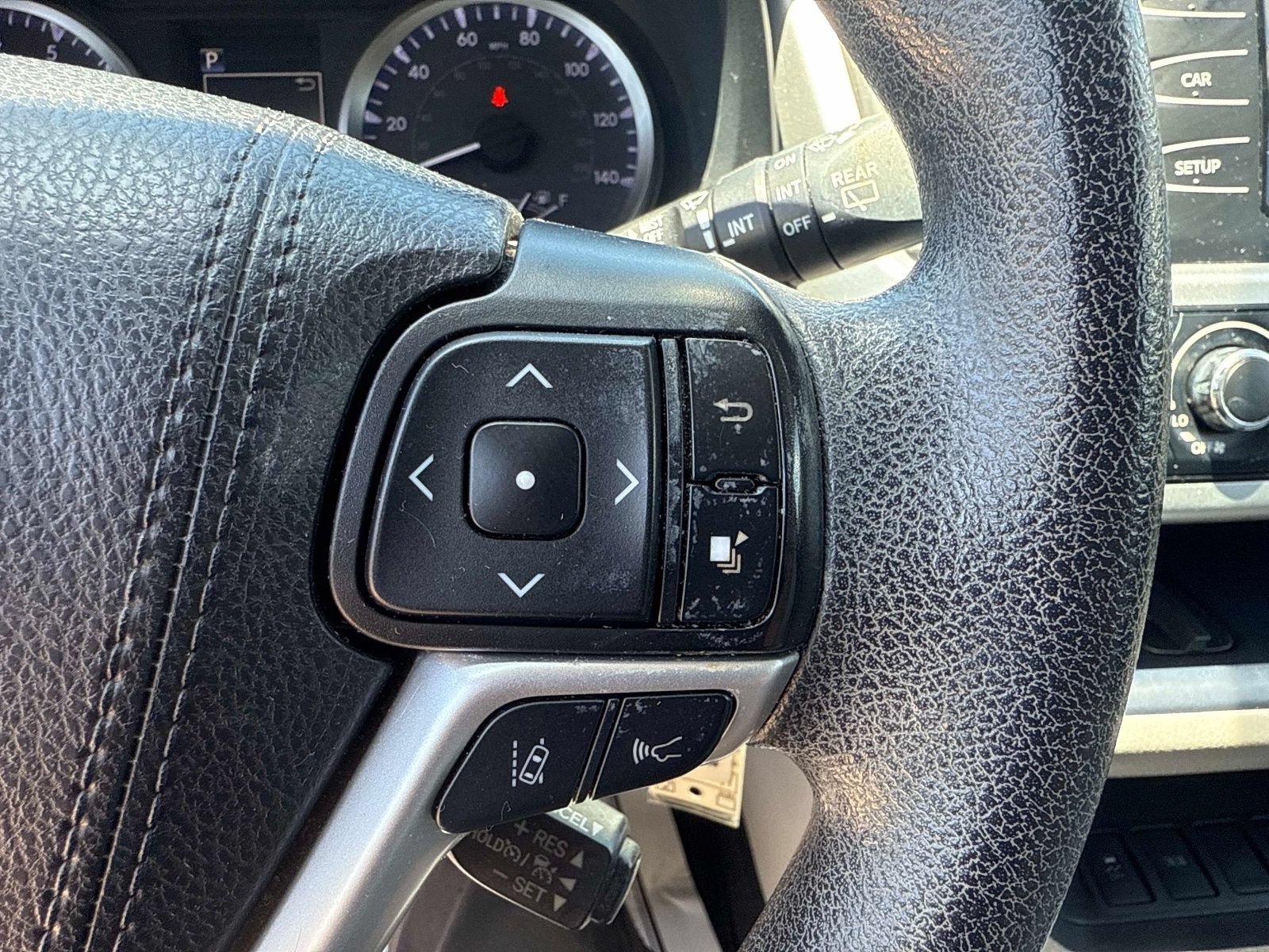Used 2019 Toyota Highlander LE FWD image 24