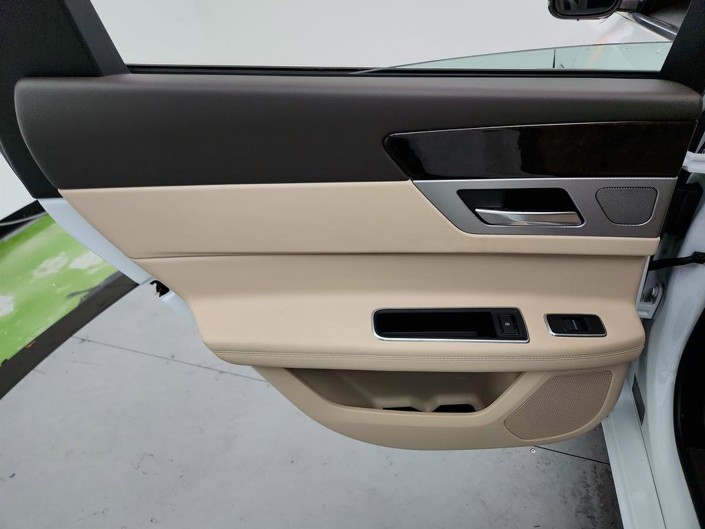 Used 2020 Jaguar XF Prestige image 24