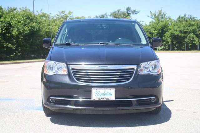 Used 2015 Chrysler Town & Country Touring FWD image 2