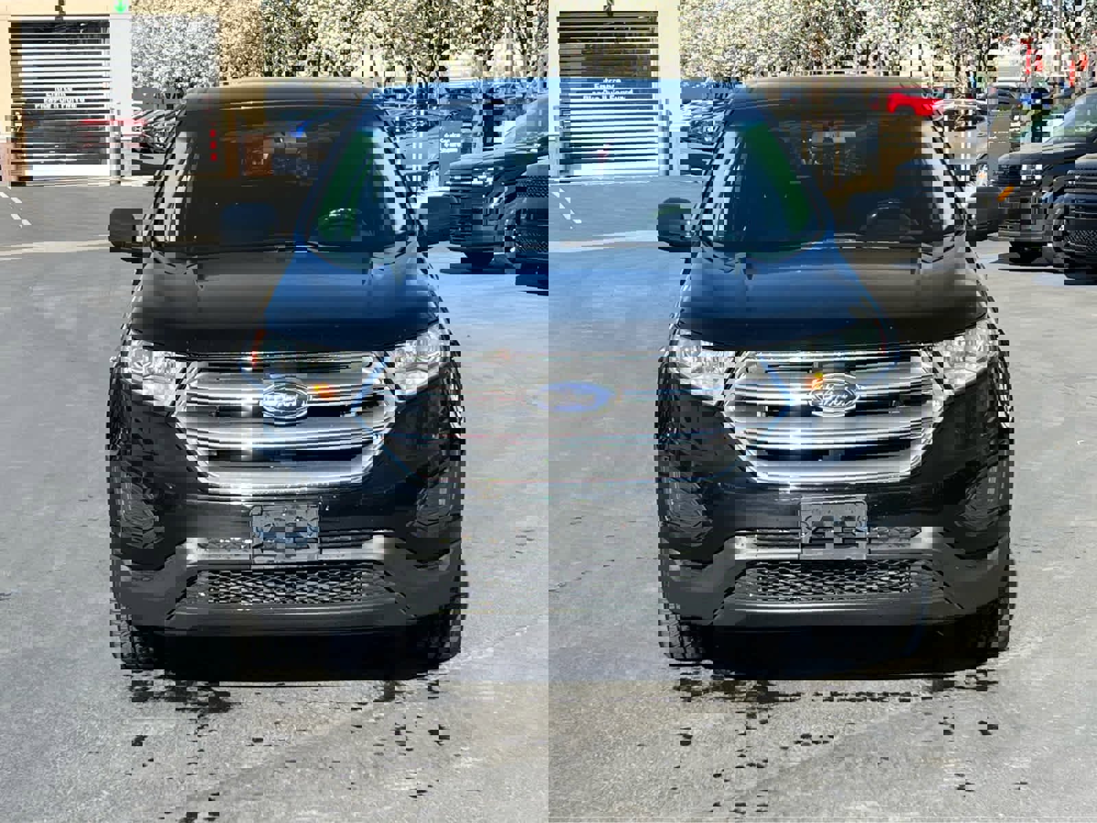 Used 2017 Ford Edge SE image 3