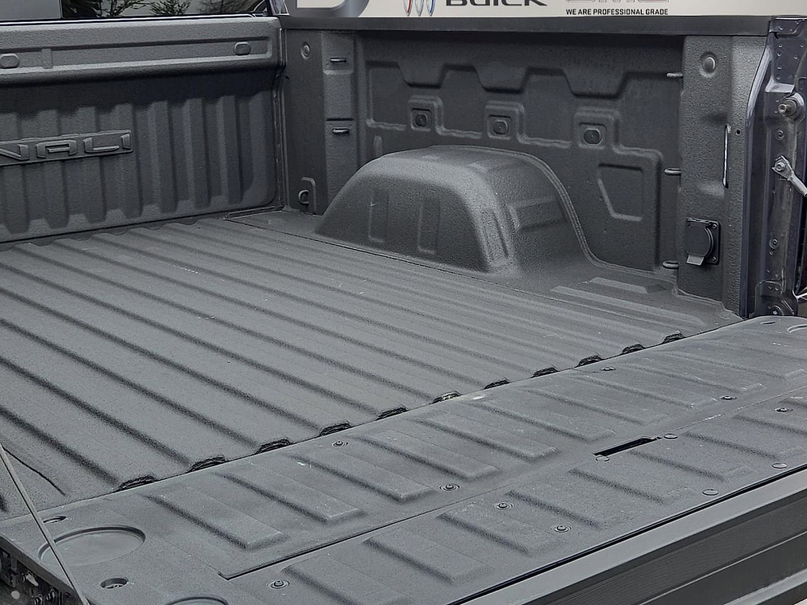 Used 2023 GMC Sierra 1500 Denali w/ Technology Package AWD/4WD image 9