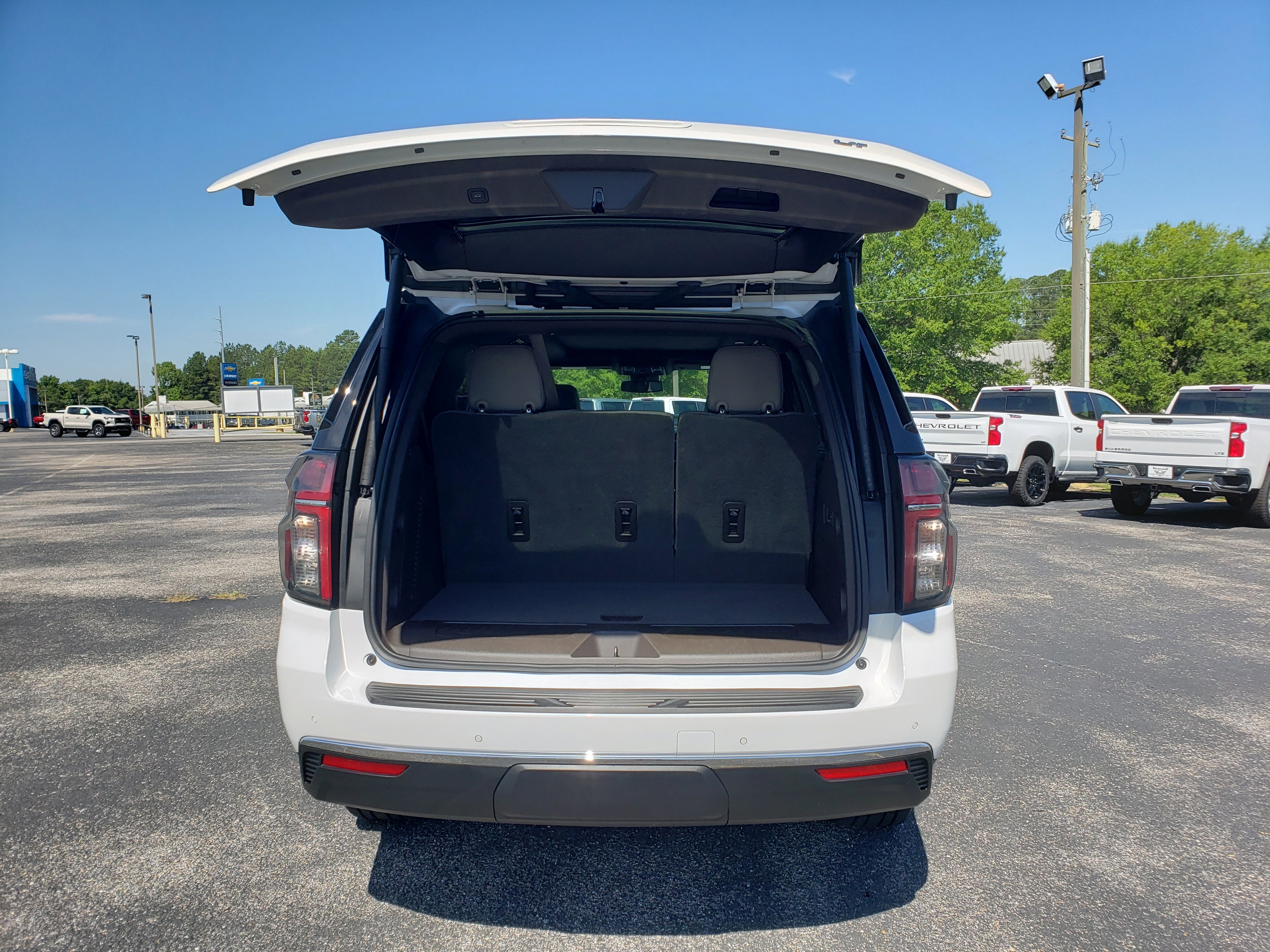 Used 2023 Chevrolet Tahoe LT w/ LT Signature Plus Package RWD image 9