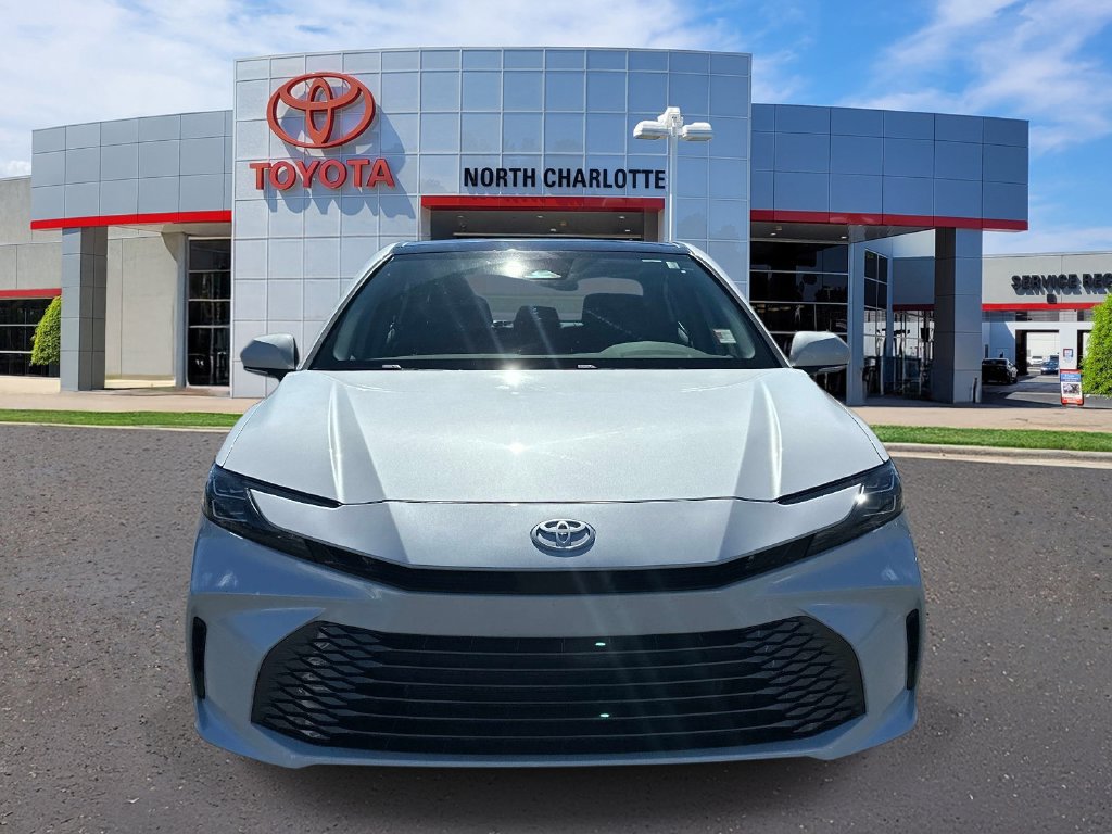 Used 2025 Toyota Camry XLE FWD image 3