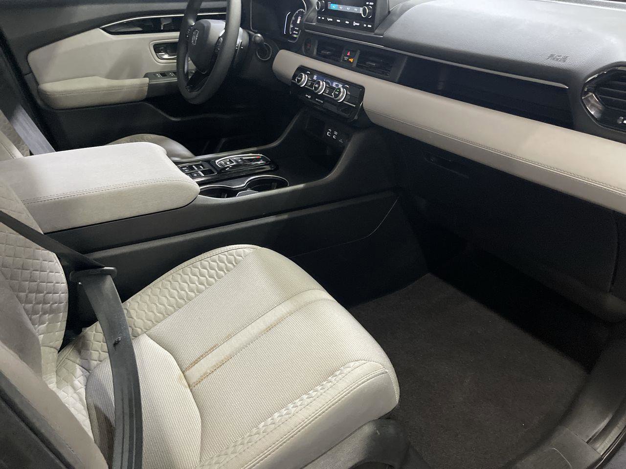 Used 2023 Honda Pilot LX image 24