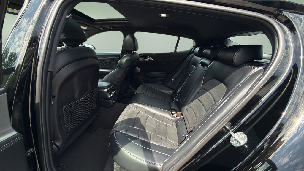 Used 2022 Kia Stinger GT2 AWD/4WD image 16