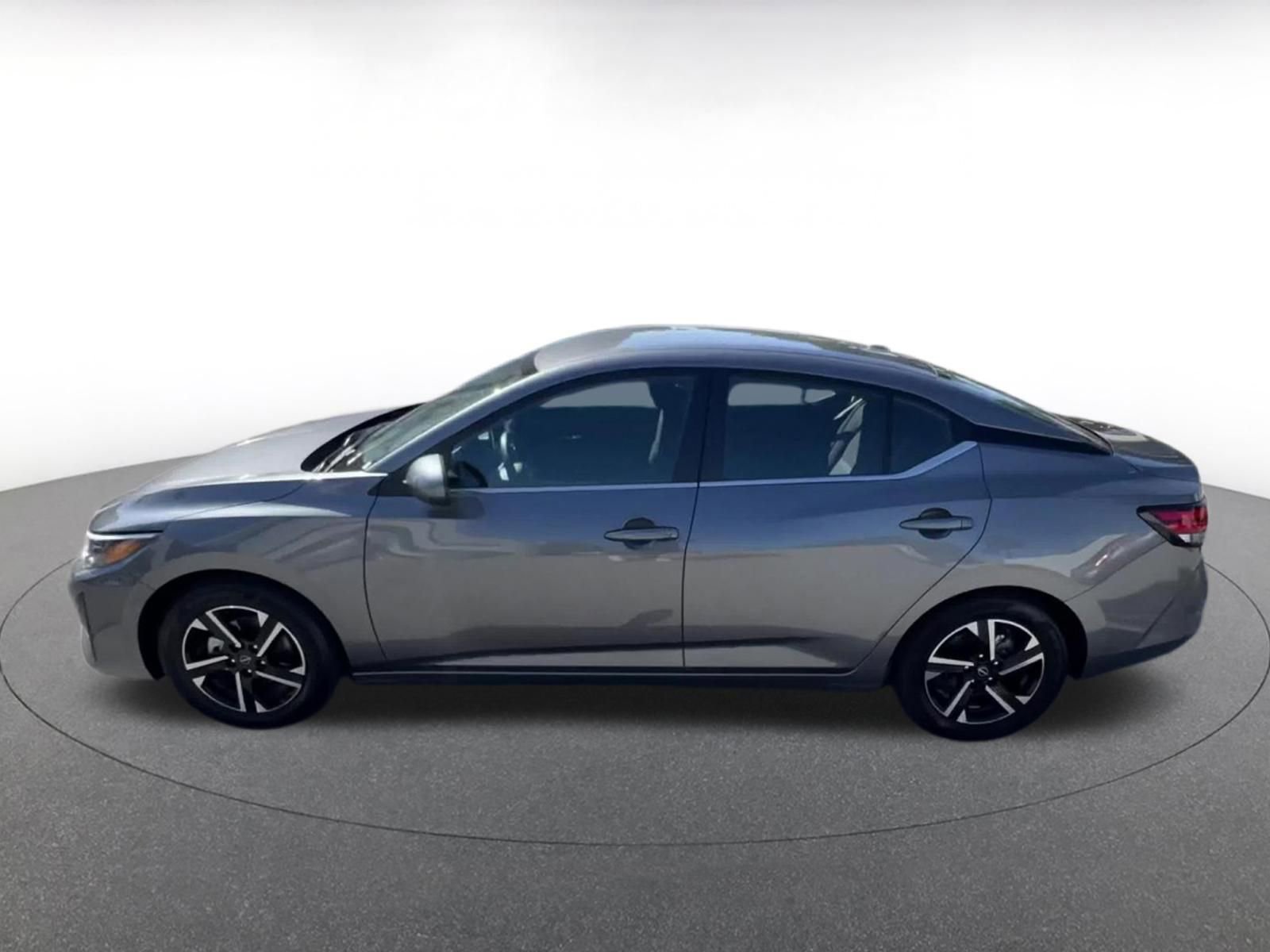 Used 2025 Nissan Sentra SV FWD image 9