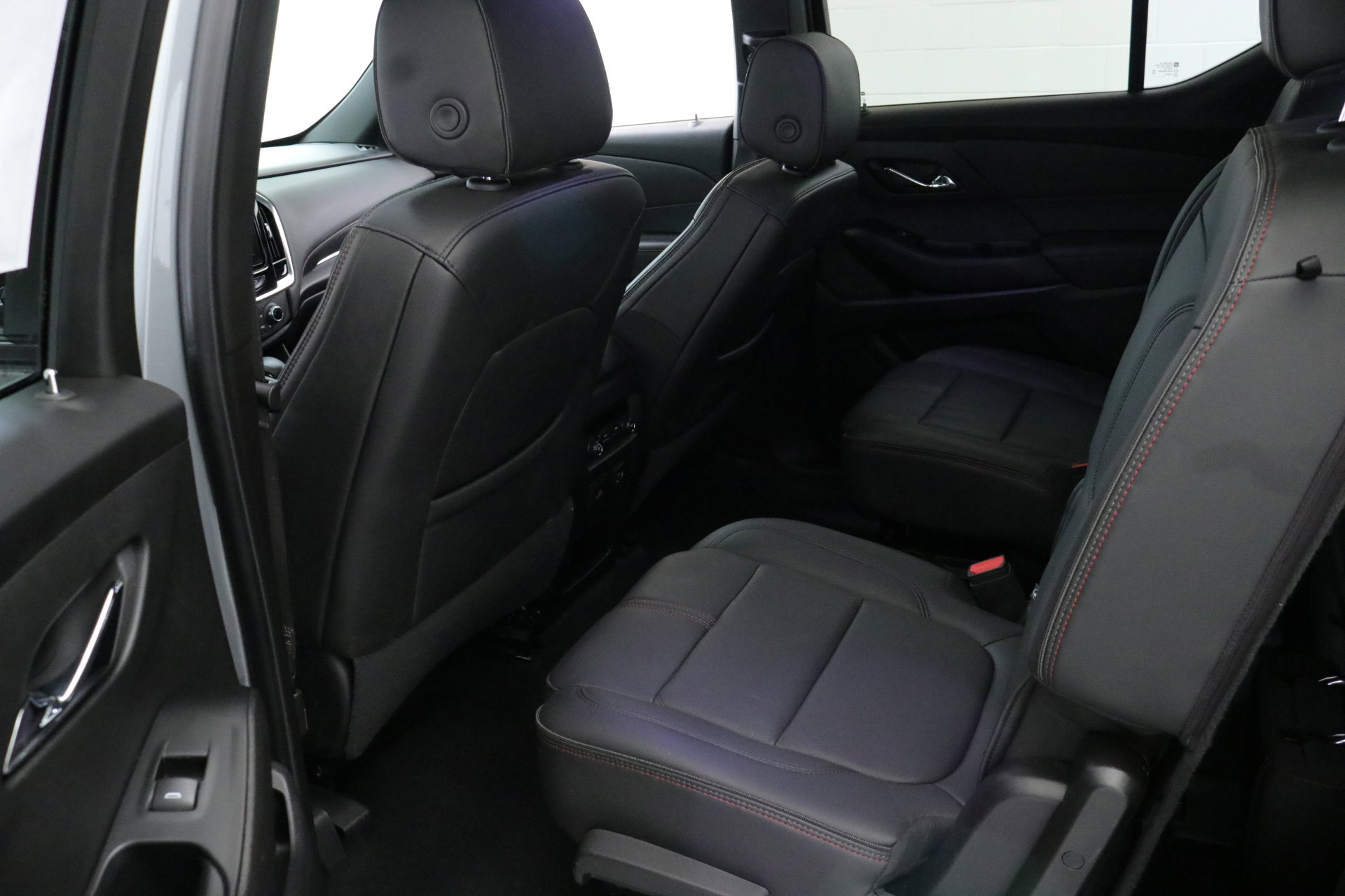 Used 2023 Chevrolet Traverse RS image 28